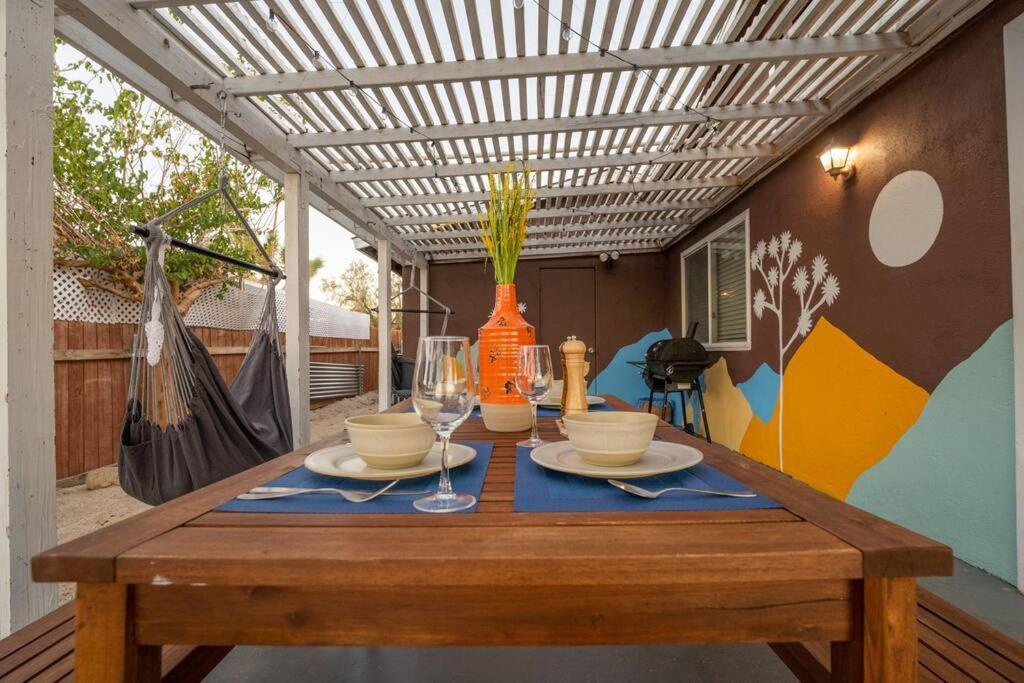 Palm Vista Retreat *Hot Tub/Cowboy Pool/Hammocks* Vila Joshua Tree Exterior foto