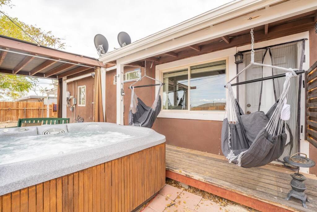 Palm Vista Retreat *Hot Tub/Cowboy Pool/Hammocks* Vila Joshua Tree Exterior foto