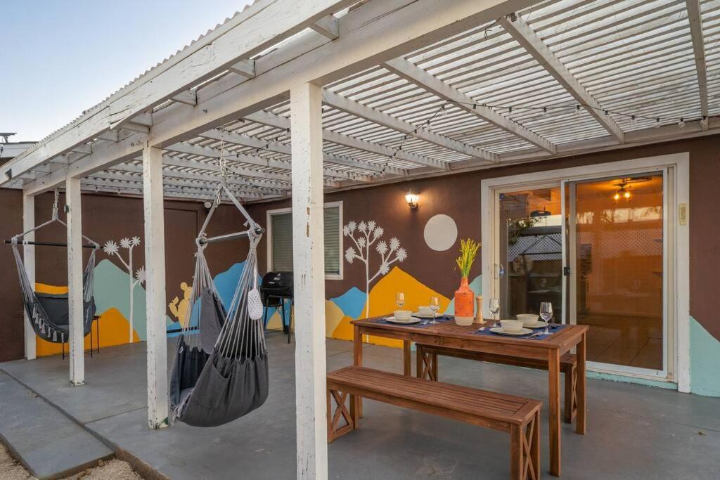 Palm Vista Retreat *Hot Tub/Cowboy Pool/Hammocks* Vila Joshua Tree Exterior foto