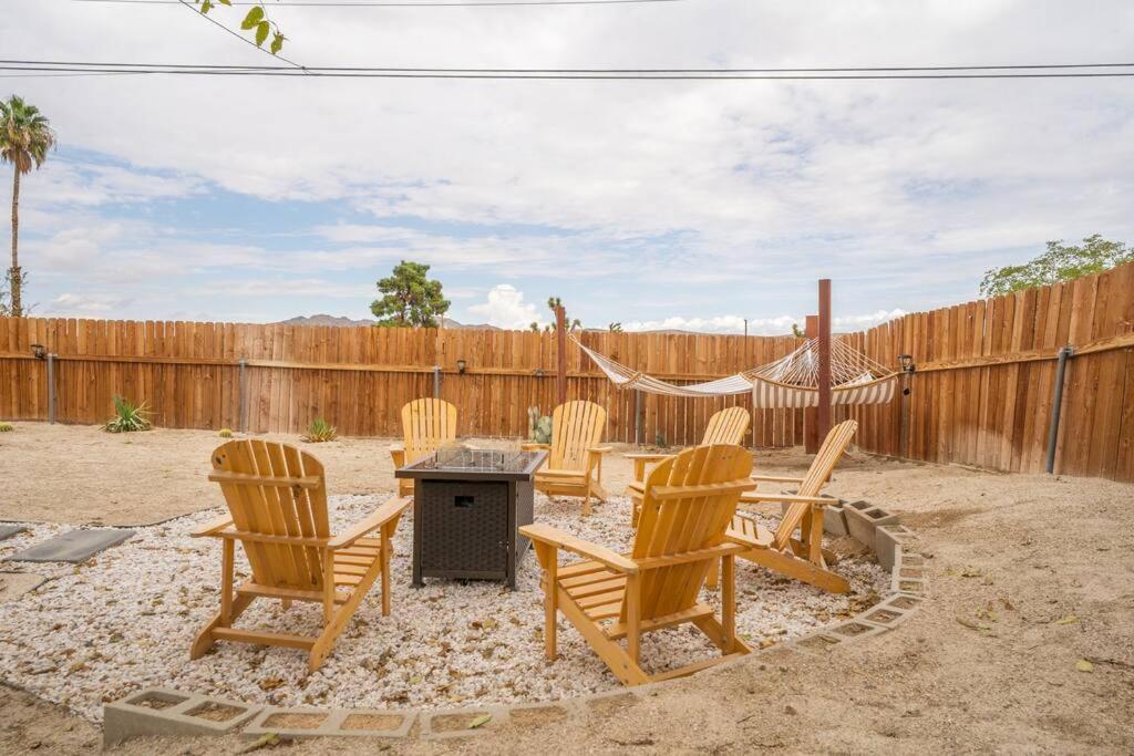 Palm Vista Retreat *Hot Tub/Cowboy Pool/Hammocks* Vila Joshua Tree Exterior foto