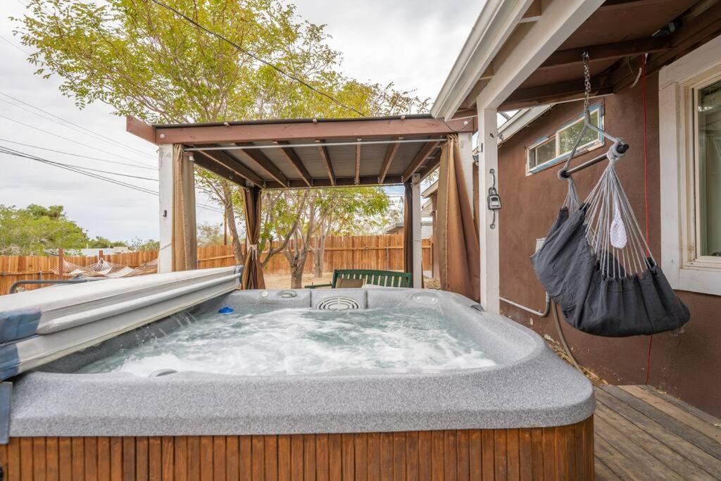 Palm Vista Retreat *Hot Tub/Cowboy Pool/Hammocks* Vila Joshua Tree Exterior foto