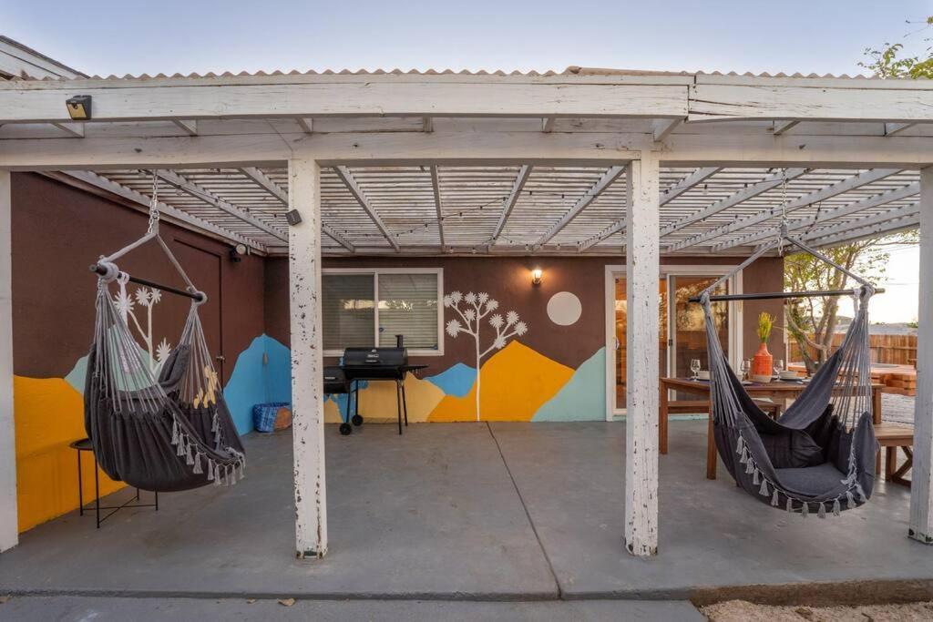 Palm Vista Retreat *Hot Tub/Cowboy Pool/Hammocks* Vila Joshua Tree Exterior foto